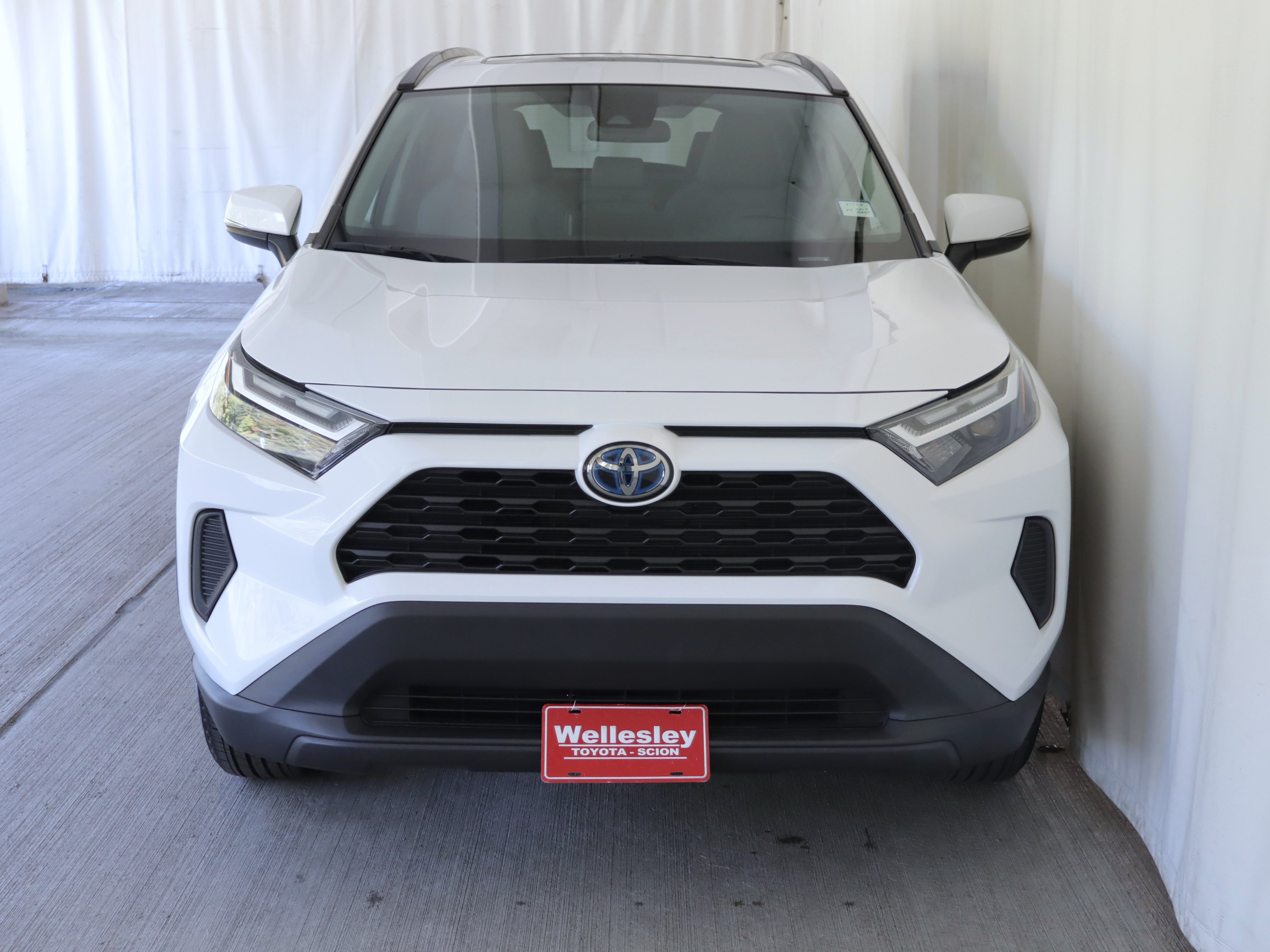 Used 2024 Toyota RAV4 XLE w/ Convenience Package AWD/4WD image 4