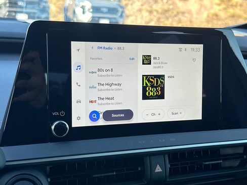 Used 2025 Toyota Prius Plug-In Hybrid image 17