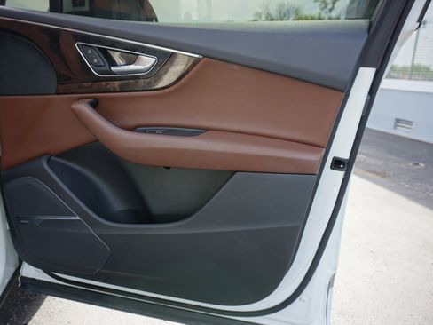 Used 2018 Audi Q7 3.0T Premium Plus image 12