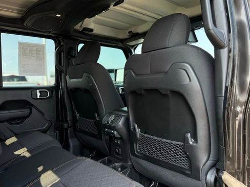 Used 2024 Jeep Gladiator Mojave w/ Convenience Group image 19