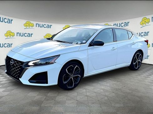 Used 2024 Nissan Altima 2.5 SR FWD image 3