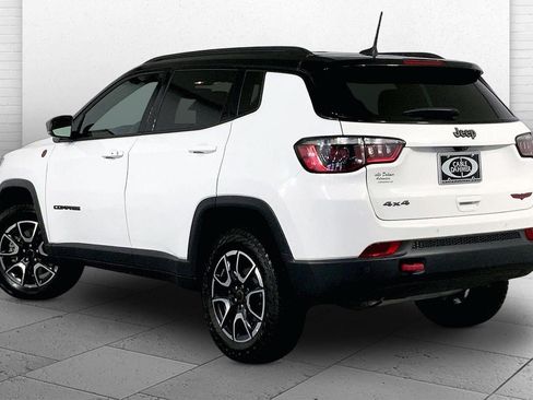 Used 2025 Jeep Compass Trailhawk AWD/4WD image 11