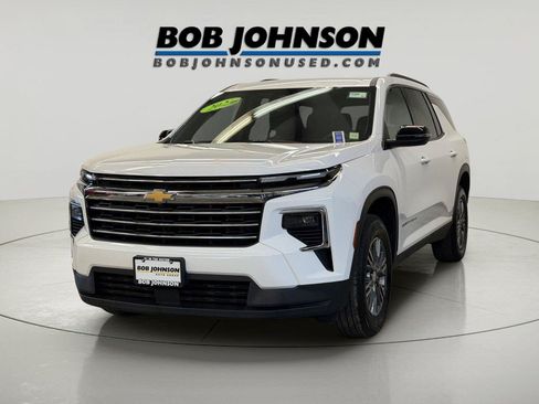 Used 2025 Chevrolet Traverse LT AWD/4WD image 5