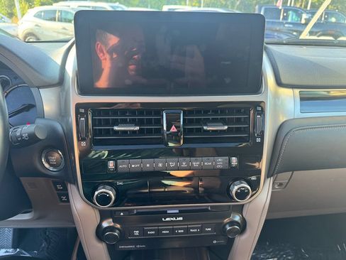 Used 2023 Lexus GX 460 Premium w/ Premium Package AWD/4WD image 15