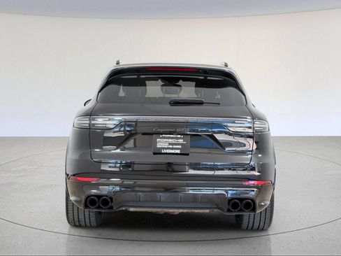 Certified 2023 Porsche Cayenne GTS AWD/4WD image 8