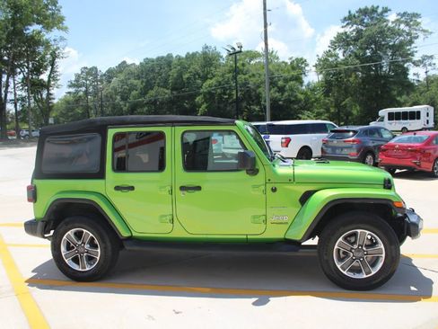 Used 2018 Jeep Wrangler Unlimited Sahara AWD/4WD image 2