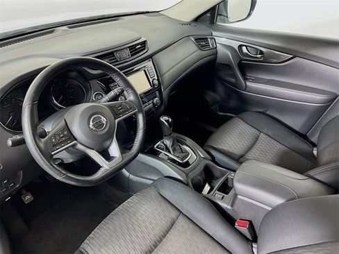 Used 2017 Nissan Rogue SV w/ SV Premium Package image 7