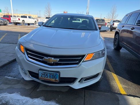 Used 2016 Chevrolet Impala LT w/ Convenience Package image 11