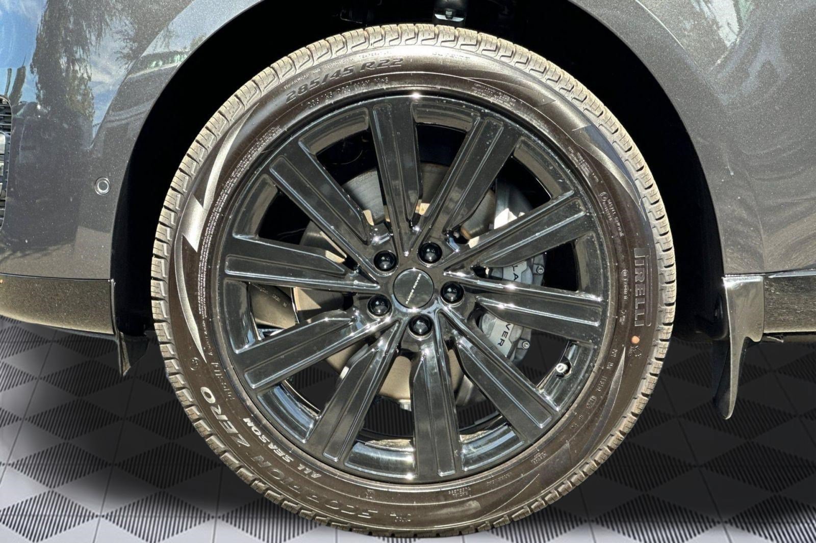 New 2026 Land Rover Range Rover Long Wheelbase SE AWD/4WD image 12