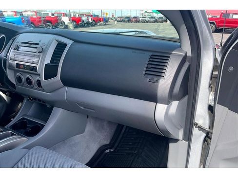 Used 2010 Toyota Tacoma PreRunner image 18