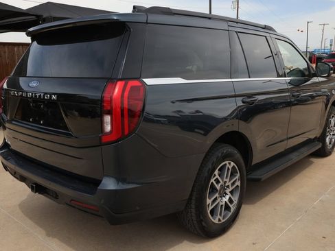 Used 2025 Ford Expedition Active AWD/4WD image 5