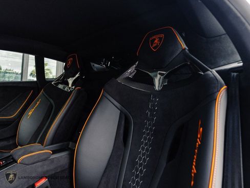Used 2024 Lamborghini Huracan Sterrato image 31