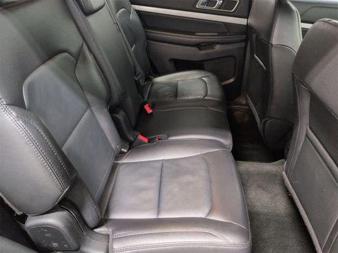 Used 2017 Ford Explorer XLT w/ Equipment Group 202A image 21