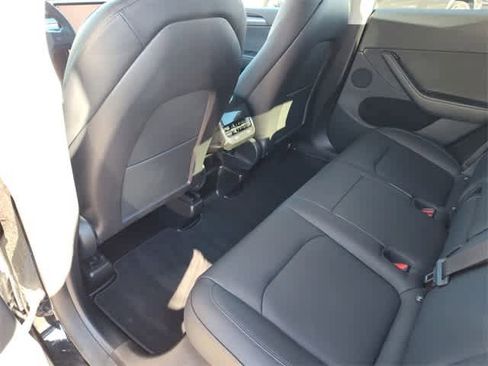 Used 2023 Tesla Model Y Long Range image 19