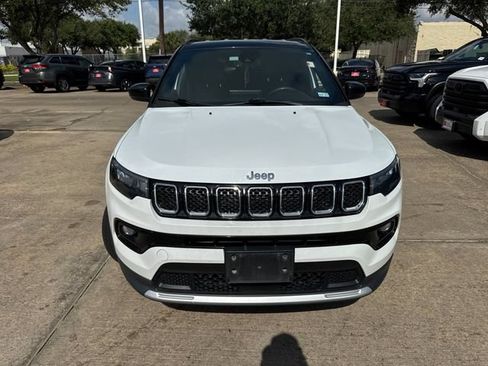 Used 2023 Jeep Compass Limited AWD/4WD image 2
