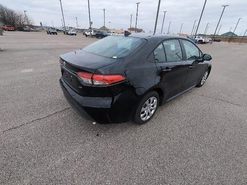 Certified 2025 Toyota Corolla LE image 3