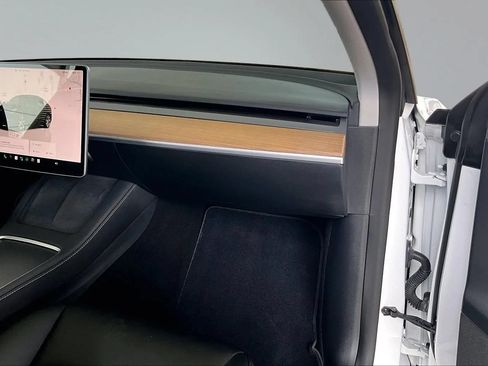 Used 2023 Tesla Model Y AWD image 23