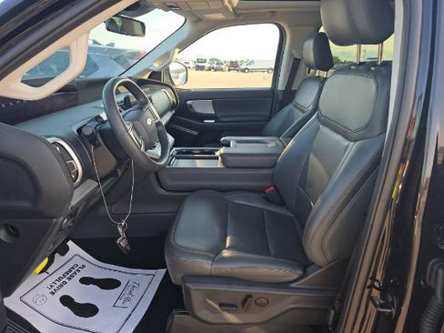 Used 2025 Ford Expedition Active AWD/4WD image 8