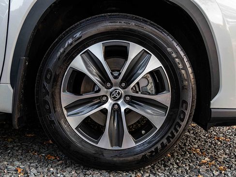 Used 2023 Toyota Highlander AWD image 27