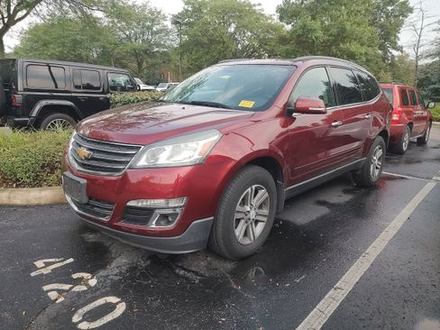 Used 2017 Chevrolet Traverse LT FWD image 1