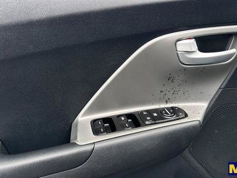 Used 2019 Kia Niro LX image 11