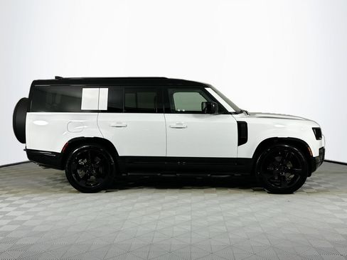 New 2026 Land Rover Defender 130 X-Dynamic SE image 4