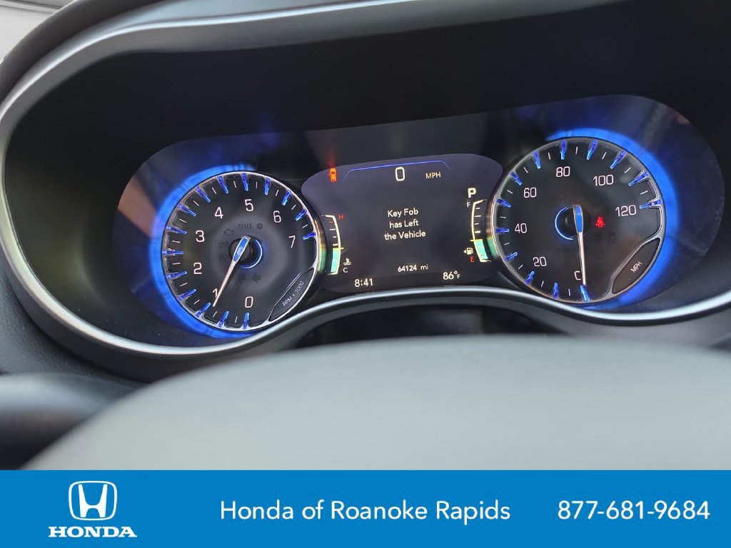 Used 2024 Chrysler Pacifica Touring-L FWD image 14