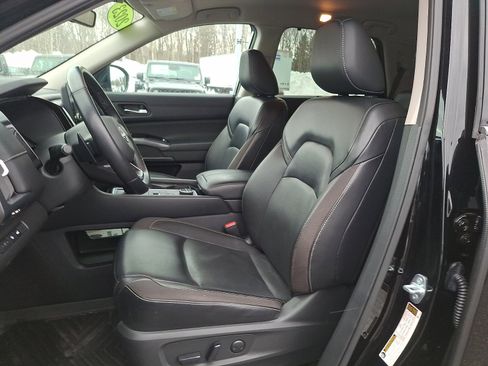 Used 2023 Nissan Pathfinder SL image 13