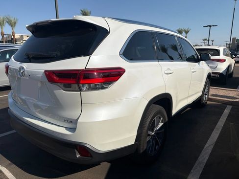 Used 2019 Toyota Highlander XLE FWD image 4