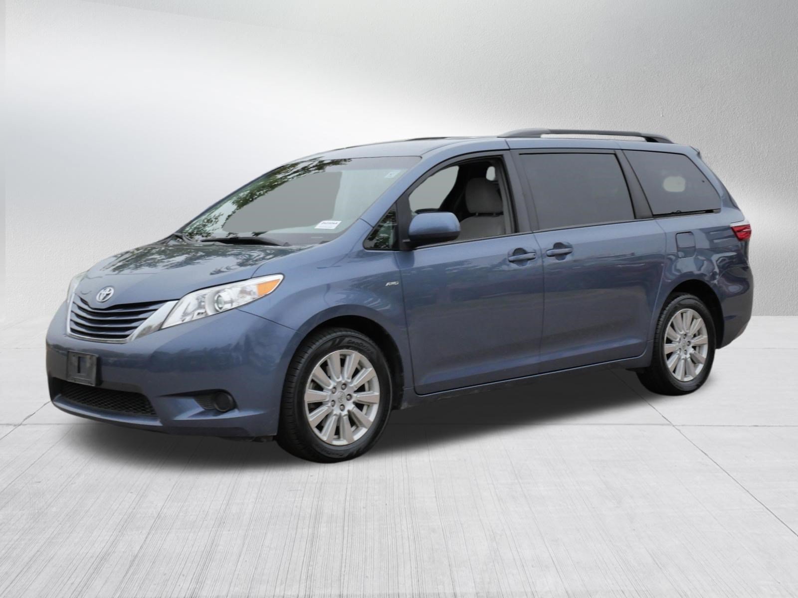 Used 2017 Toyota Sienna LE AWD/4WD image 3