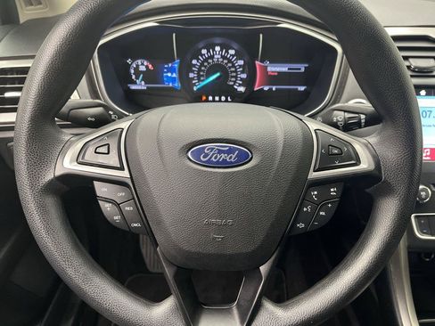 Used 2017 Ford Fusion SE w/ Fusion SE Technology Package FWD image 14