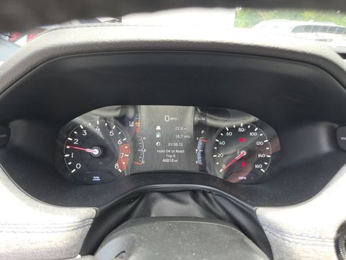 Used 2025 Jeep Compass Latitude w/ Sun & Sound Group AWD/4WD image 2