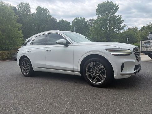 Used 2022 Genesis GV70 2.5T w/ Select Package AWD/4WD image 2