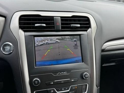 Used 2020 Ford Fusion SE FWD image 32