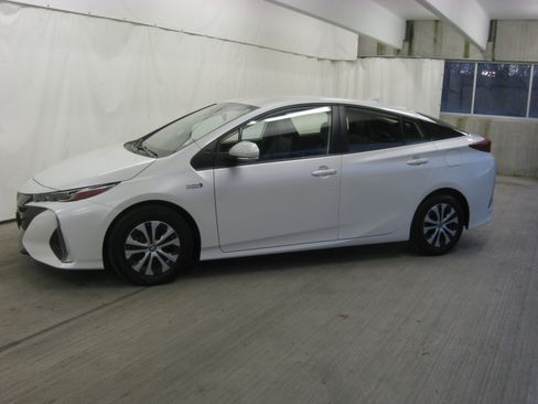 Certified 2021 Toyota Prius Prime XLE image 24