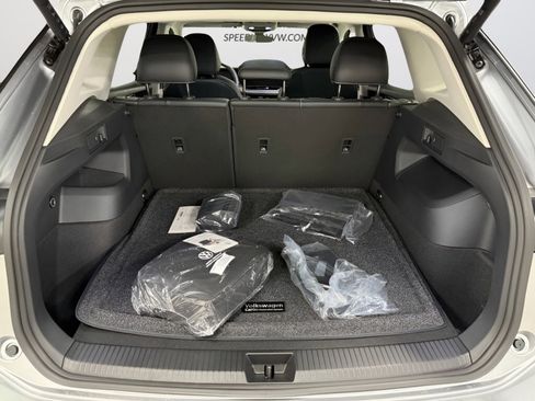 New 2025 Volkswagen Tiguan SE image 9