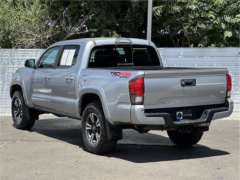 Used 2019 Toyota Tacoma TRD Sport w/ Technology Package AWD/4WD image 3