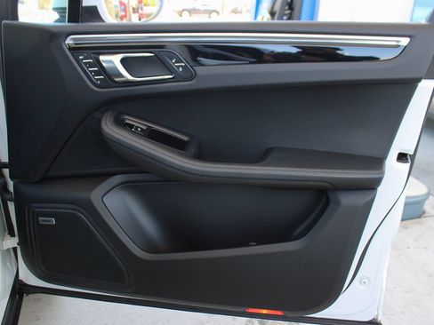 Used 2017 Porsche Macan S AWD/4WD image 44