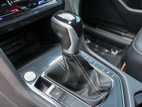 Used 2023 Volkswagen Tiguan SE R-Line image 21