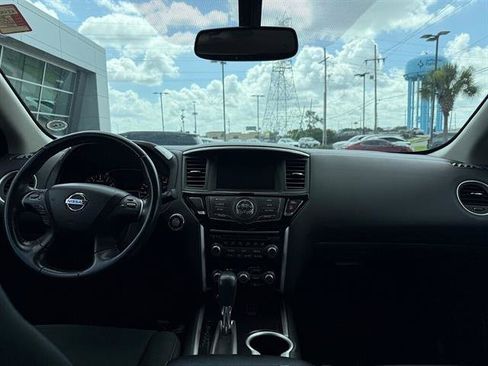 Used 2018 Nissan Pathfinder SV AWD/4WD image 12