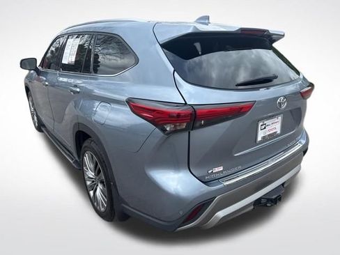 Used 2021 Toyota Highlander Platinum AWD/4WD image 3