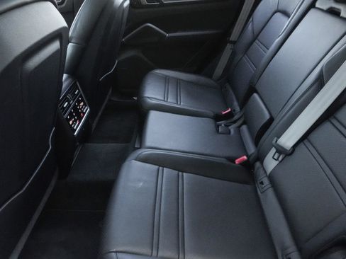 Used 2022 Porsche Cayenne Platinum Edition AWD/4WD image 34