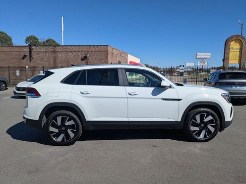 New 2025 Volkswagen Atlas Cross Sport SE image 2