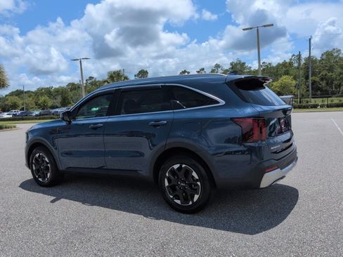 Used 2024 Kia Sorento S w/ Panoramic Sunroof Package FWD image 7