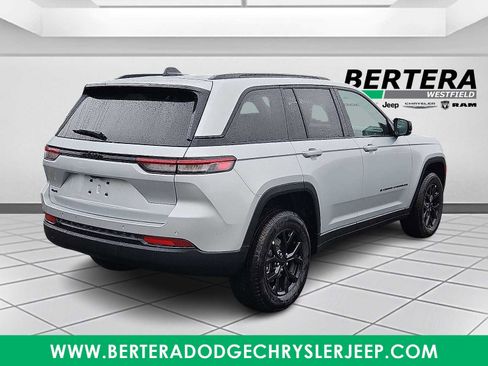 New 2025 Jeep Grand Cherokee 4WD image 4