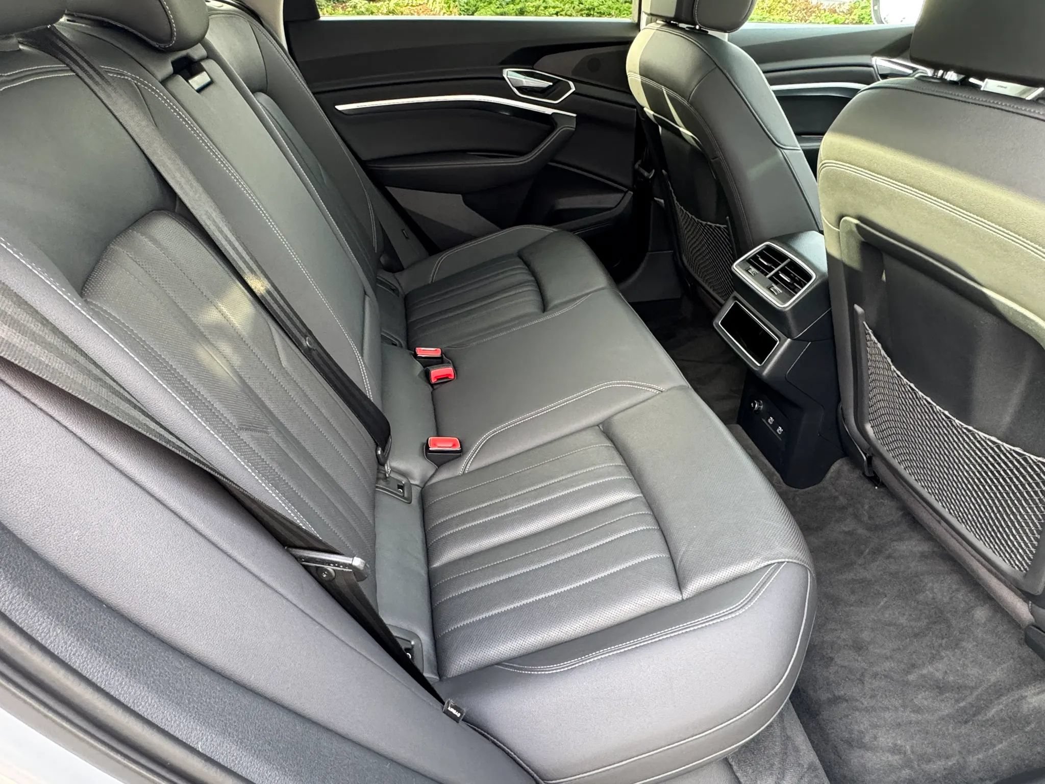 Used 2021 Audi e-tron Premium Plus w/ Premium Plus Package AWD/4WD image 30