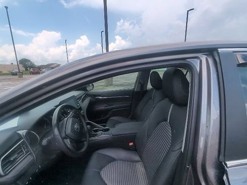 Used 2024 Toyota Camry SE FWD image 11