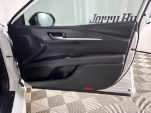 Used 2025 Toyota Camry SE w/ Convenience Package FWD image 25