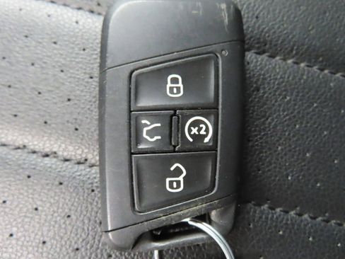 Used 2022 Volkswagen Tiguan SE image 57