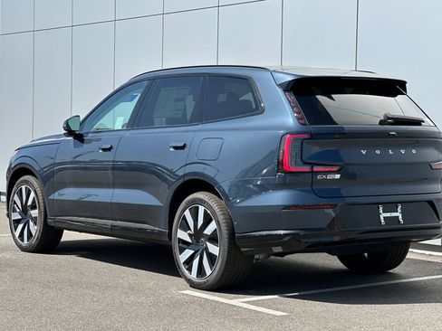 New 2025 Volvo EX90 Plus image 3